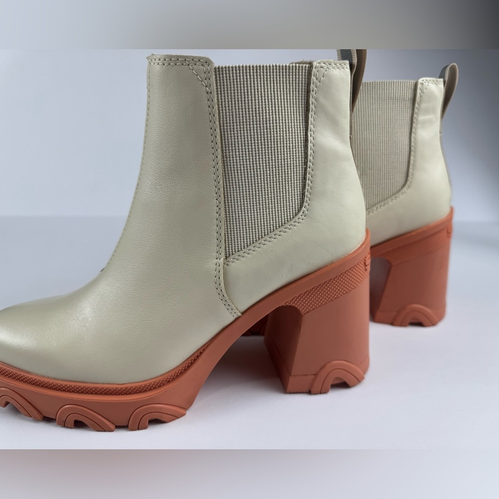 Sorel Women’s Waterproof Pull on Brex Heel Chelsea boot size 7 1/2 - Picture 4 of 9